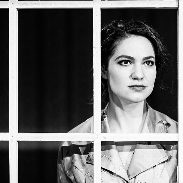 LILI, DAS MÄDCHEN AUS DER FREMDE - Astl